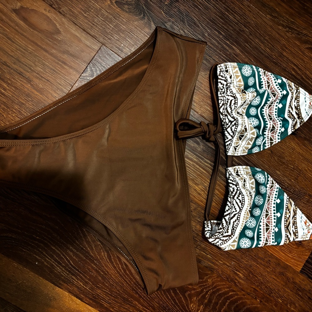 High waist bottom, triangle top 2piece, size M with crochet cover up